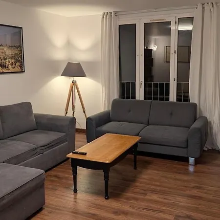 شقة Comfortable House, 1 Mins From Train Station