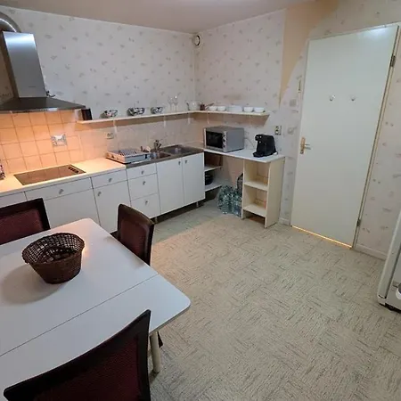 شقة Comfortable House, 1 Mins From Train Station *