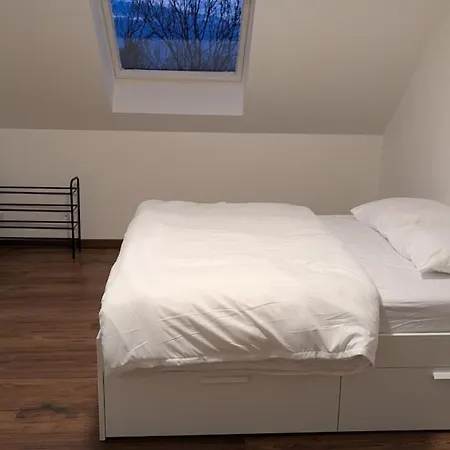 شقة Comfortable House, 1 Mins From Train Station بْليزيرْ