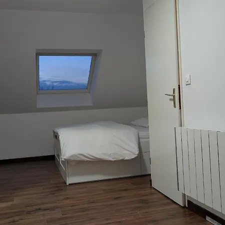 Comfortable House, 1 Mins From Train Station *